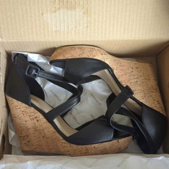 Le Chateau Real Leather Black Wedge Sandals - Picture 2 of 5